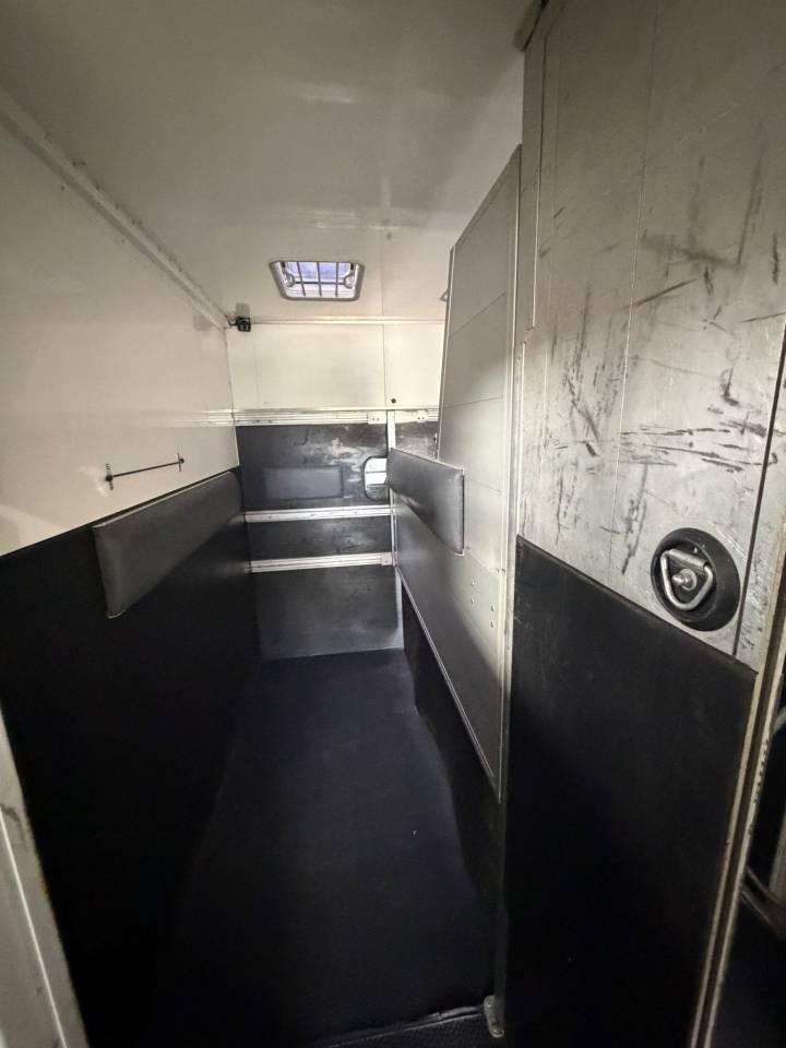 Furgoneta para caballos Les Vans ACR Renault Master 2021 De segunda mano
