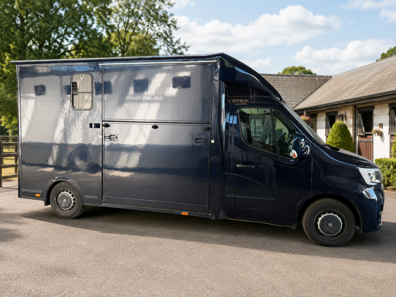 Furgoneta para caballos Les Vans ACR Renault Master 2021 De segunda mano