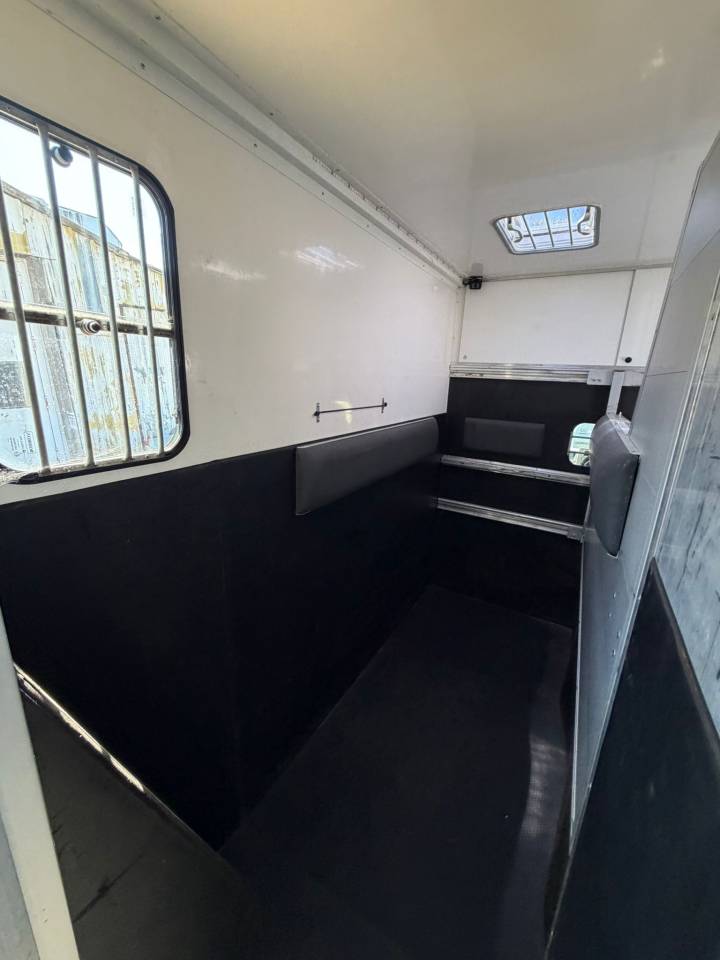 Furgoneta para caballos Les Vans ACR Renault Master 2021 De segunda mano