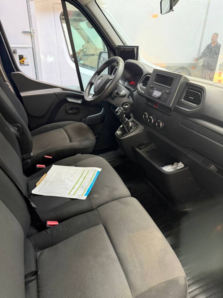 Furgoneta para caballos Les Vans ACR Renault Master 2021 De segunda mano