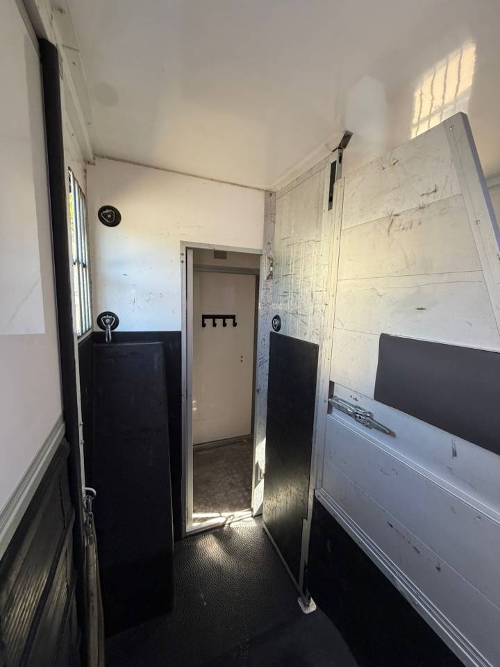 Furgoneta para caballos Les Vans ACR Renault Master 2021 De segunda mano