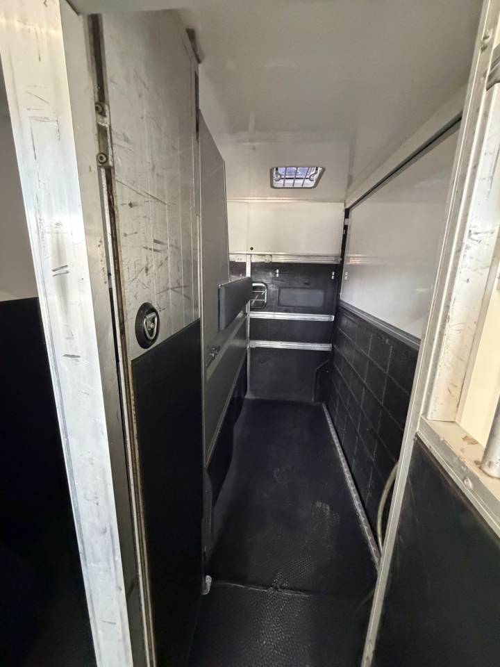 Furgoneta para caballos Les Vans ACR Renault Master 2021 De segunda mano