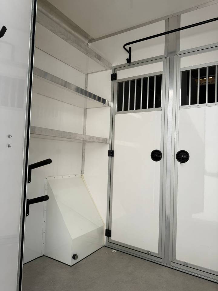 Furgoneta para caballos Les Vans ACR Renault Master 2017 De segunda mano