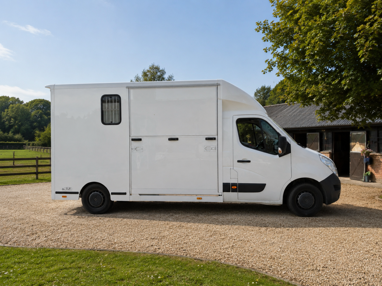 Furgoneta para caballos Les Vans ACR Renault Master 2017 De segunda mano