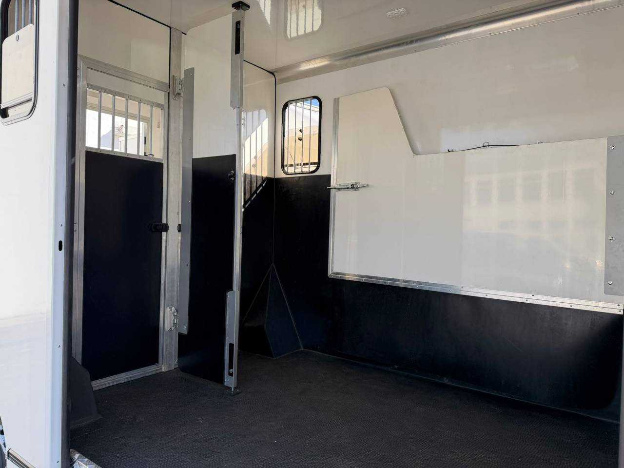 Furgoneta para caballos Les Vans ACR Renault Master 2017 De segunda mano