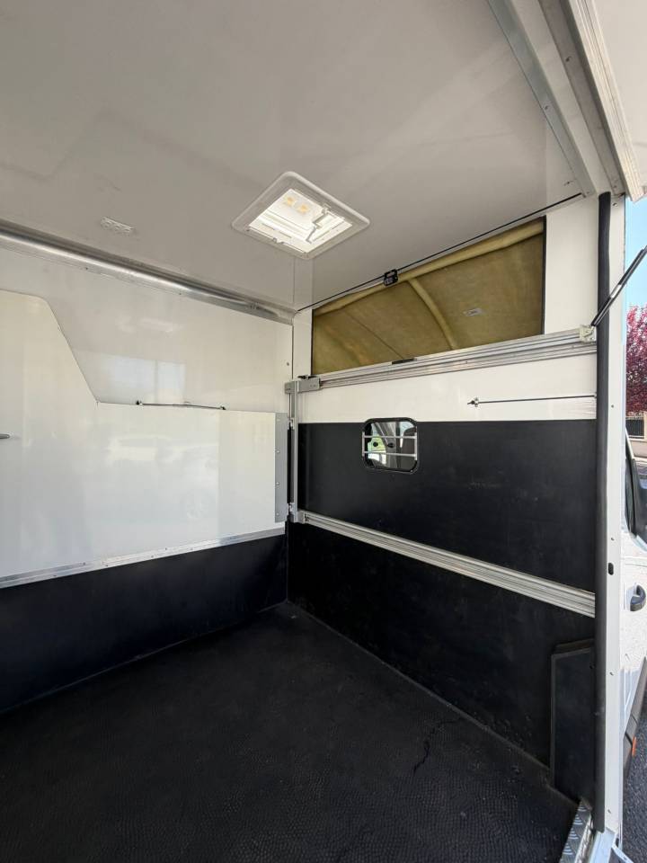 Furgoneta para caballos Les Vans ACR Renault Master 2017 De segunda mano