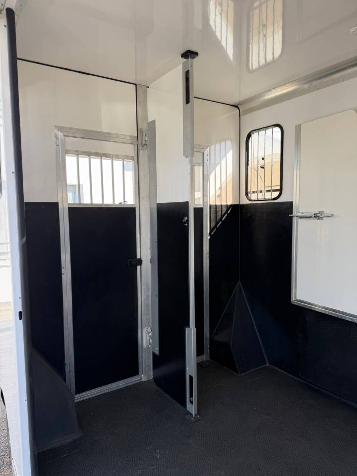 Furgoneta para caballos Les Vans ACR Renault Master 2017 De segunda mano