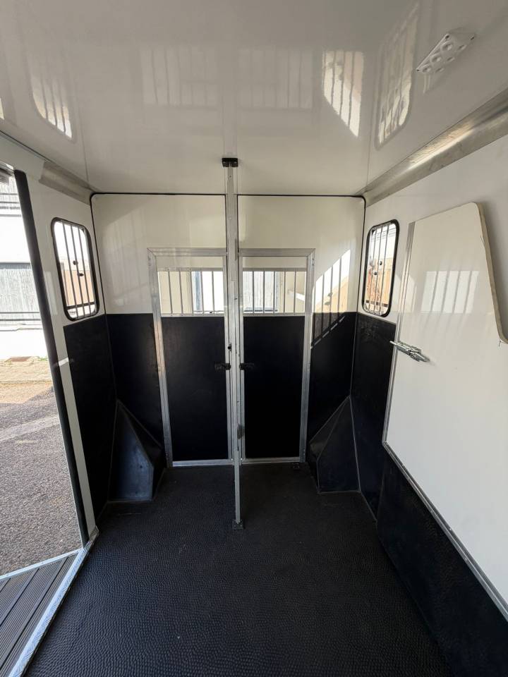 Furgoneta para caballos Les Vans ACR Renault Master 2017 De segunda mano