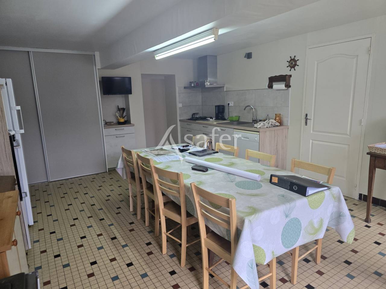 Explotaci&oacute;n lechera En venta Mayenne