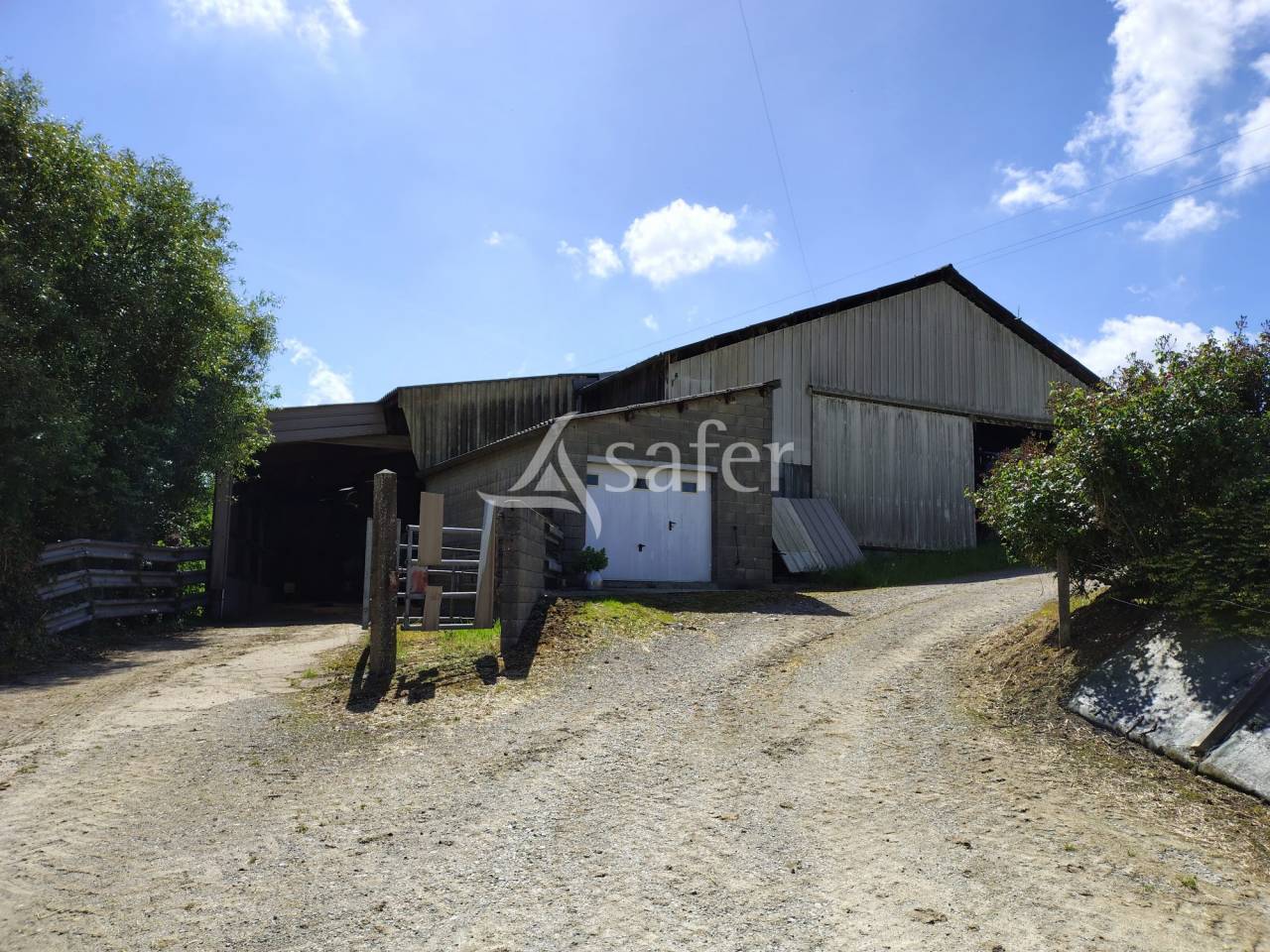 Explotaci&oacute;n lechera En venta Mayenne