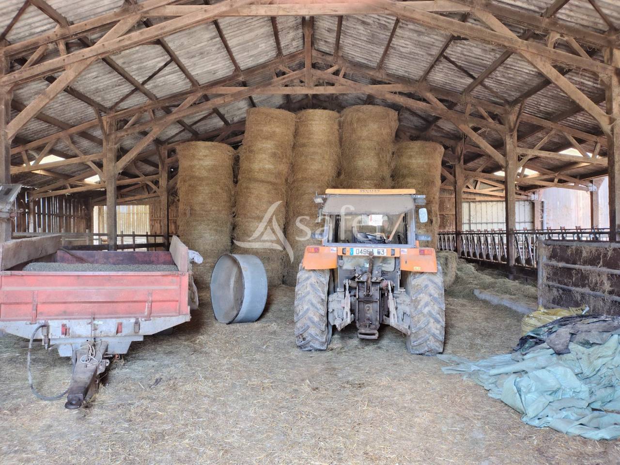 Explotaci&oacute;n lechera En venta Mayenne