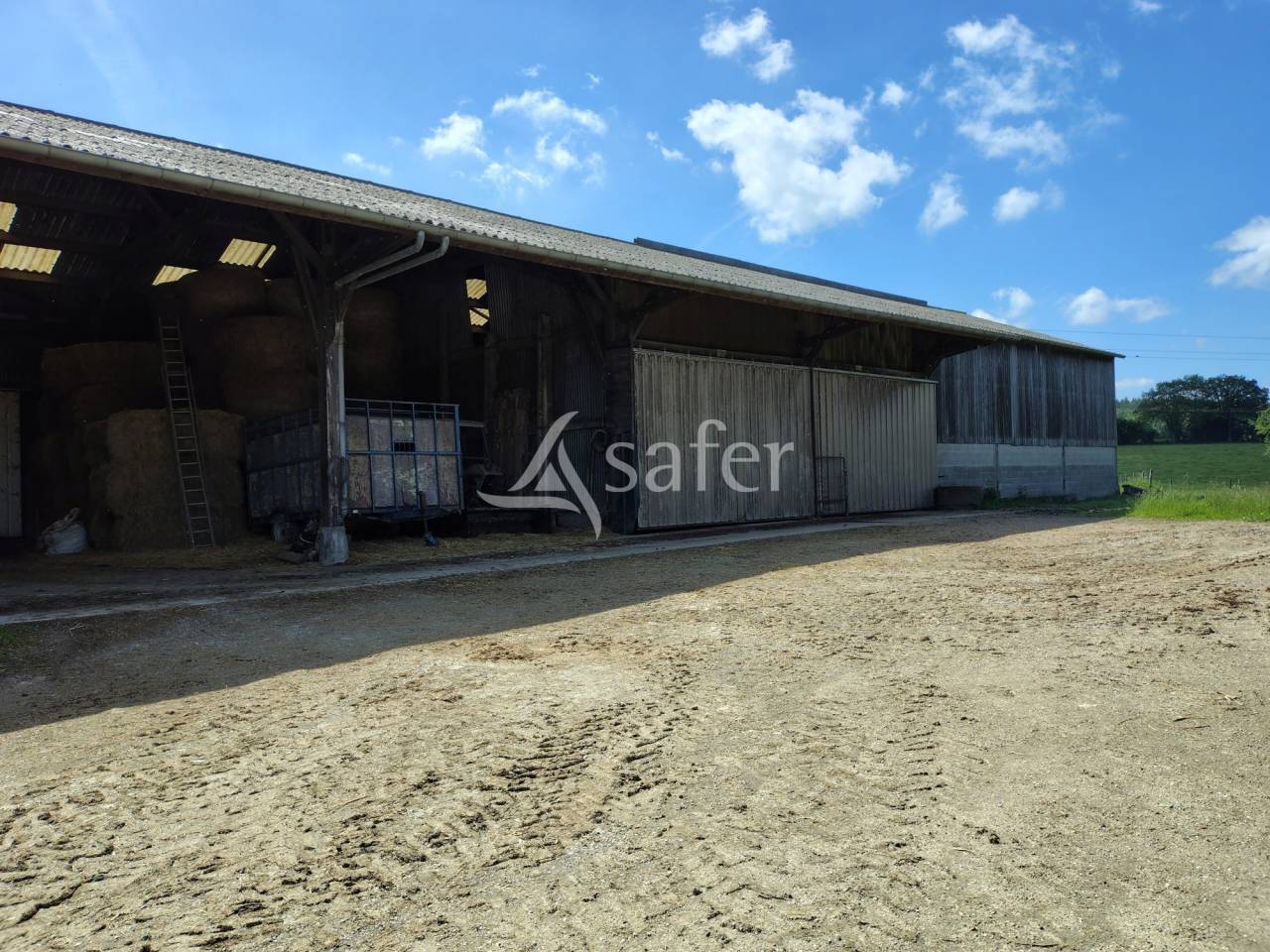 Explotaci&oacute;n lechera En venta Mayenne
