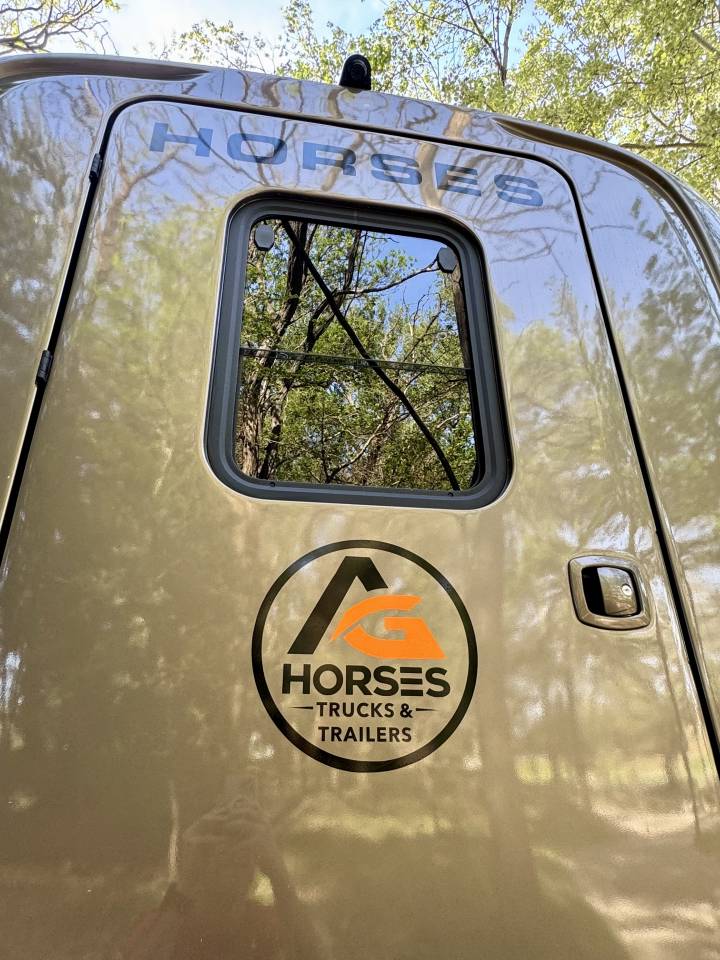 Furgoneta para caballos Krismar KRISLAR 2026 Nuevo