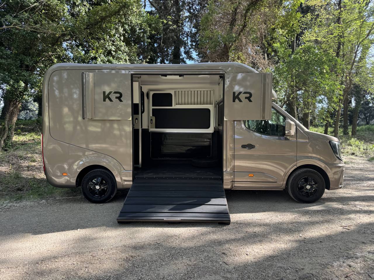 Furgoneta para caballos Krismar KRISLAR 2026 Nuevo