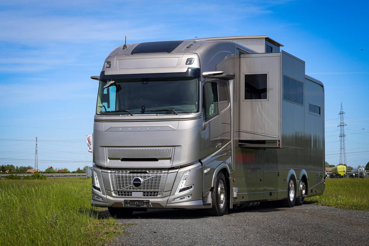 Cami&oacute;n para caballos Volvo Volvo FH500 Aero interhorse 2026 Nuevo