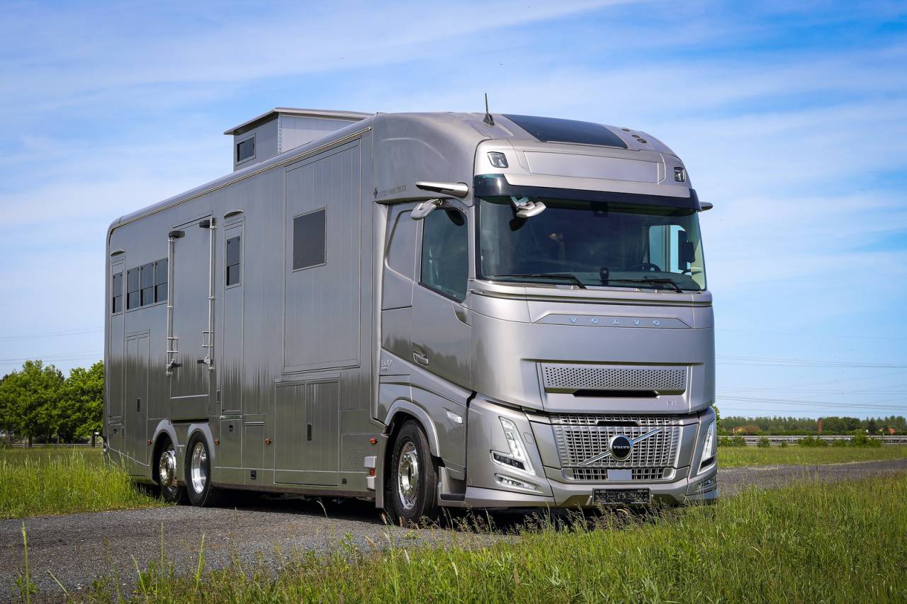 Cami&oacute;n para caballos Volvo Volvo FH500 Aero interhorse 2026 Nuevo