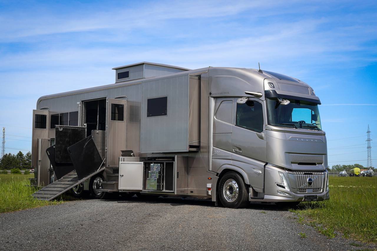 Cami&oacute;n para caballos Volvo Volvo FH500 Aero interhorse 2026 Nuevo