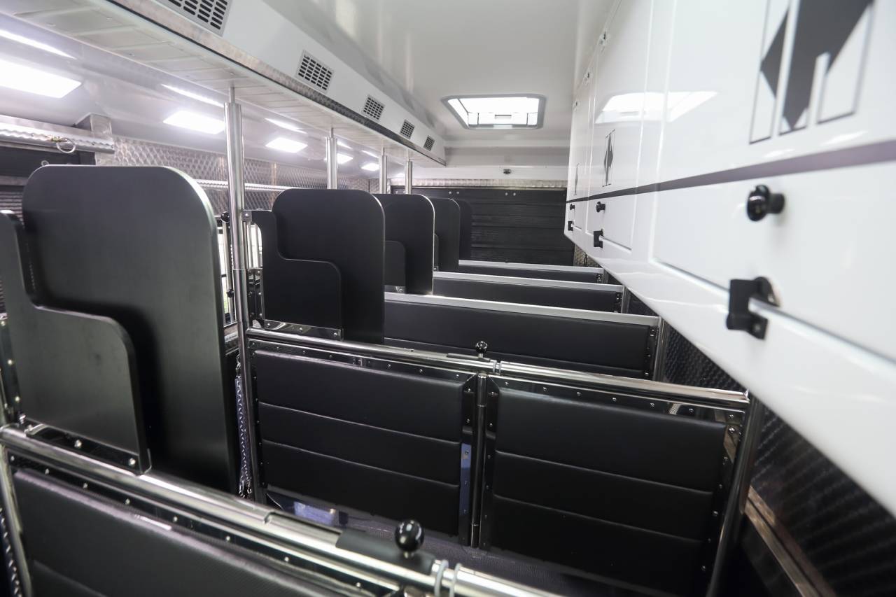 Cami&oacute;n para caballos Volvo Volvo FH500 Aero interhorse 2026 Nuevo