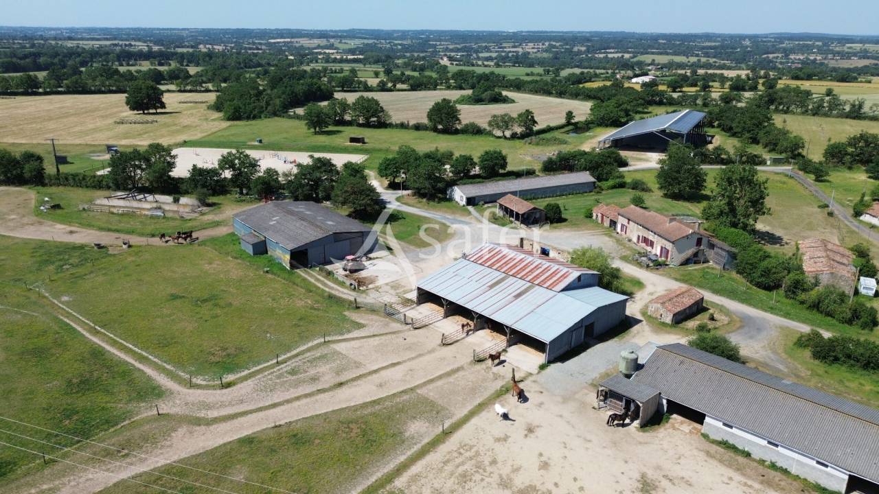 Propiedad ecuestre En venta Deux-S&egrave;vres