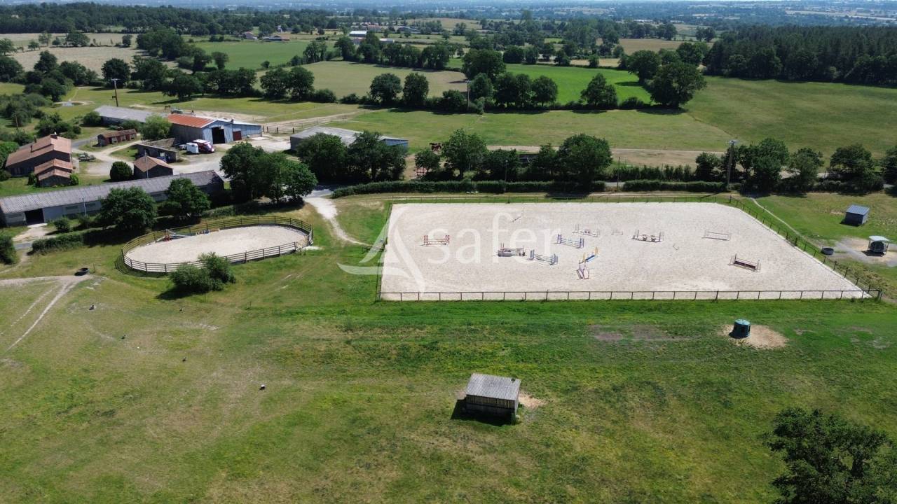 Propiedad ecuestre En venta Deux-S&egrave;vres