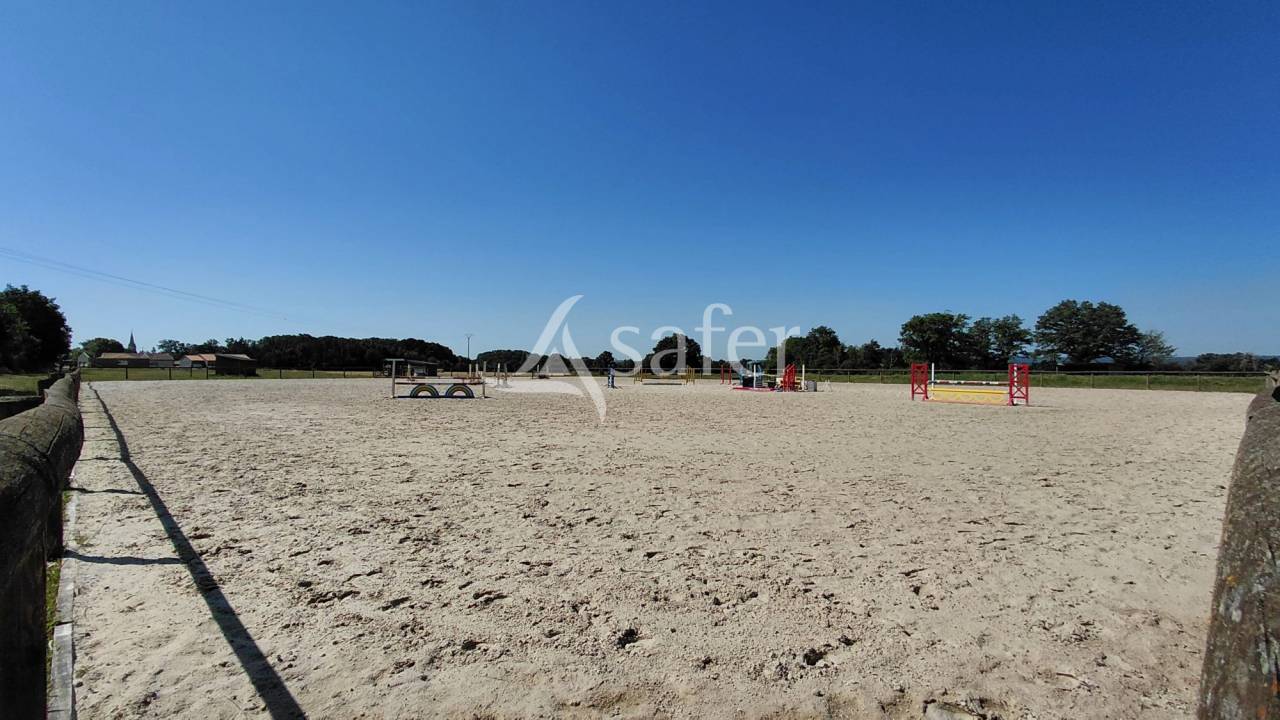 Propiedad ecuestre En venta Deux-S&egrave;vres