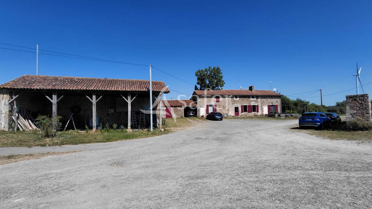 Propiedad ecuestre En venta Deux-S&egrave;vres
