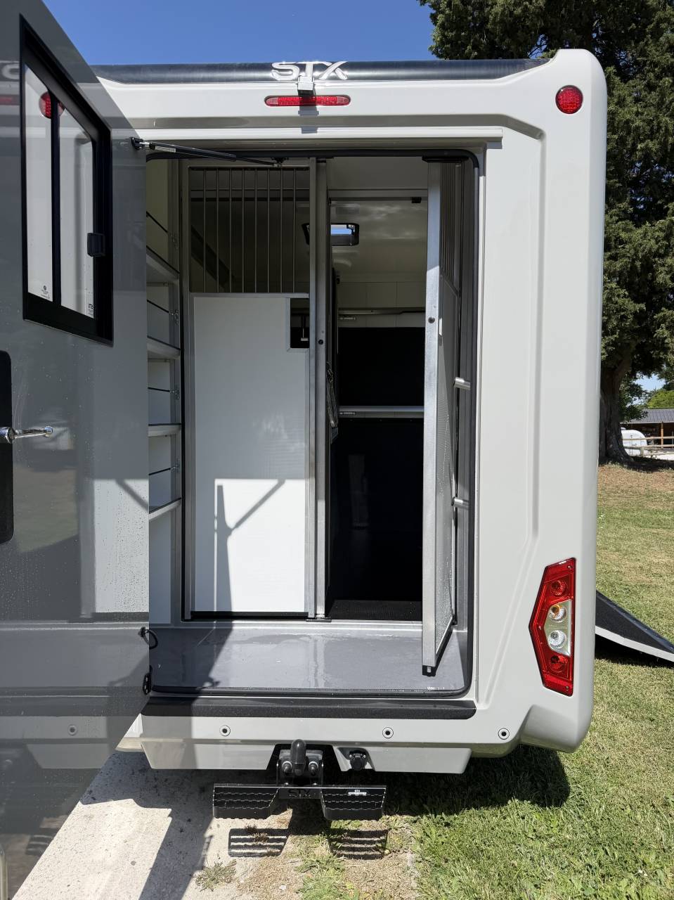 Furgoneta para caballos STX Renault Master 2025 2025 Nuevo