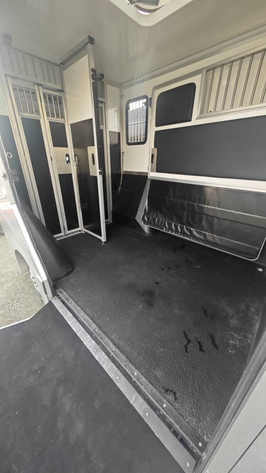 Furgoneta para caballos Krismar Master 5 places assises Stalles  2020 De segunda mano