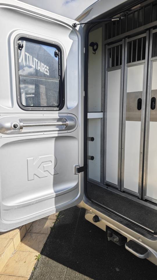 Furgoneta para caballos Krismar Master 5 places assises Stalles  2020 De segunda mano