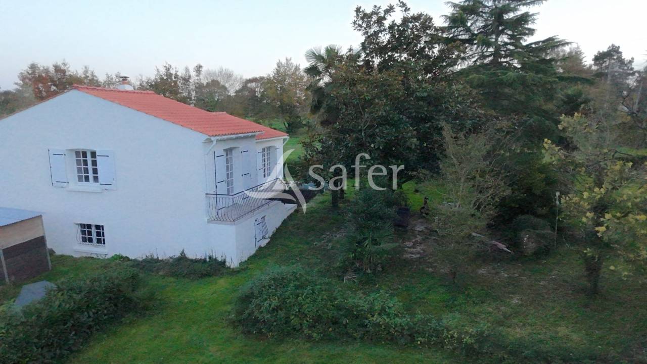 Propiedad rural En venta Vend&eacute;e