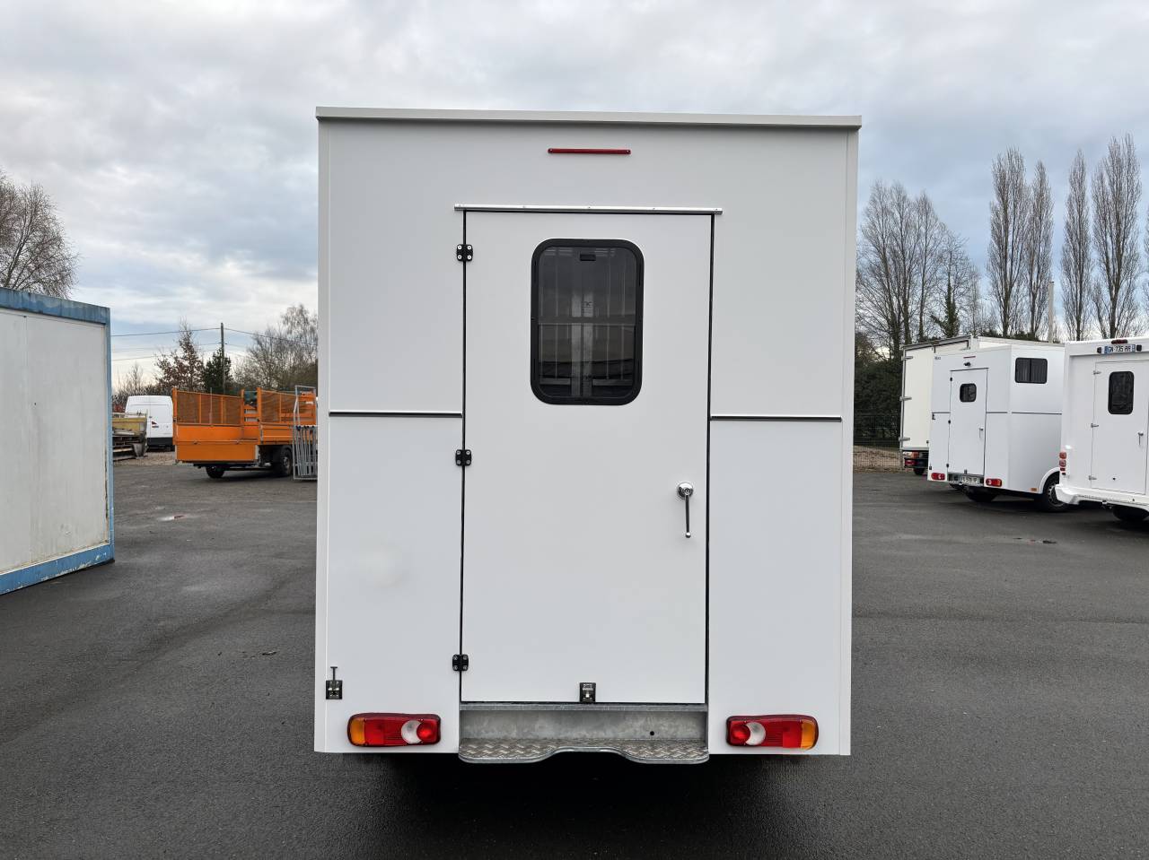 Furgoneta para caballos AP Petit Interstar L2  2026 Nuevo