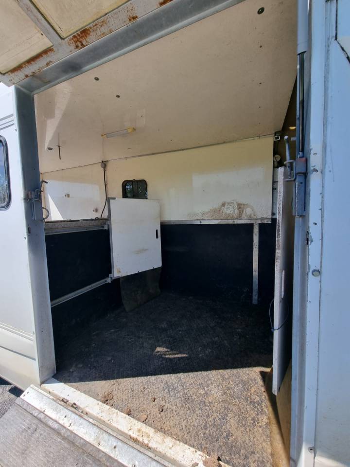 Furgoneta para caballos Renault Renault Master 2 1985 De segunda mano