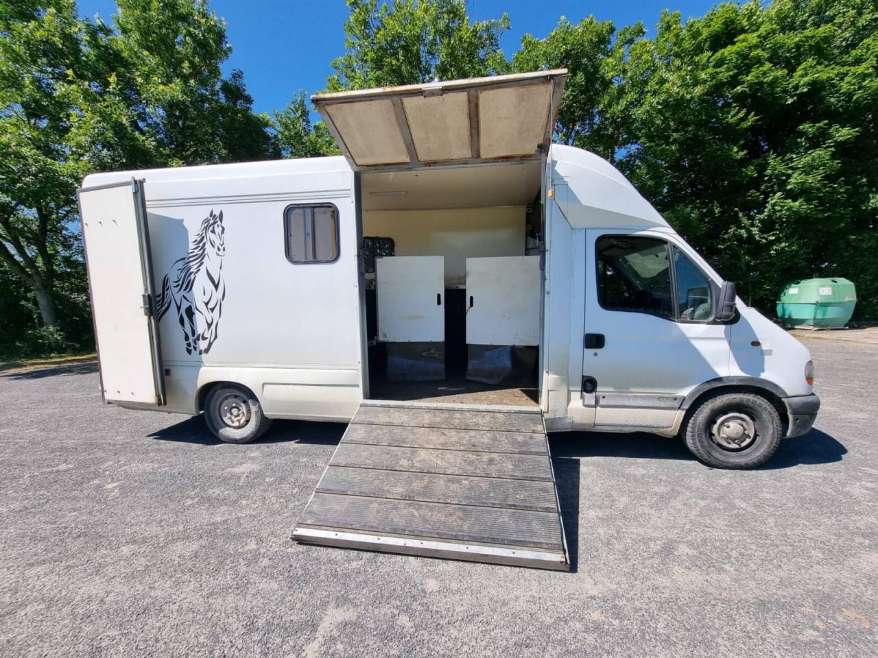 Furgoneta para caballos Renault Renault Master 2 1985 De segunda mano