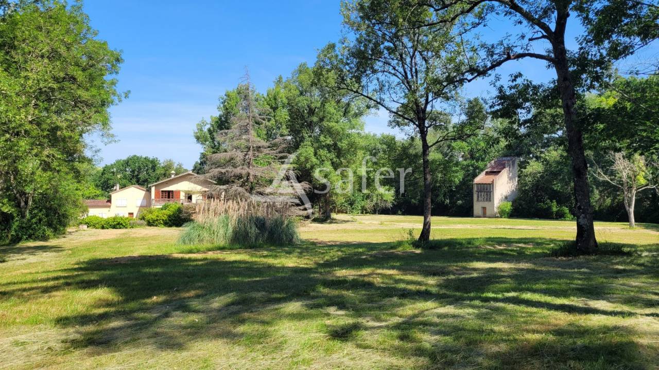Explotaci&oacute;n agr&iacute;cola En venta Tarn