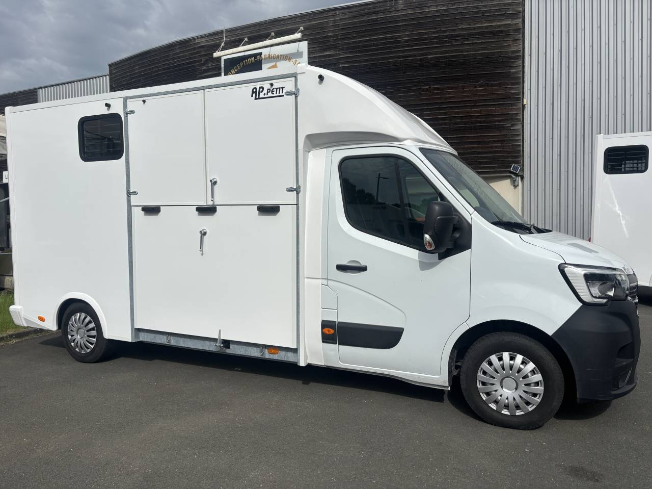 Furgoneta para caballos AP Petit Renault Master L3 2022 Nuevo