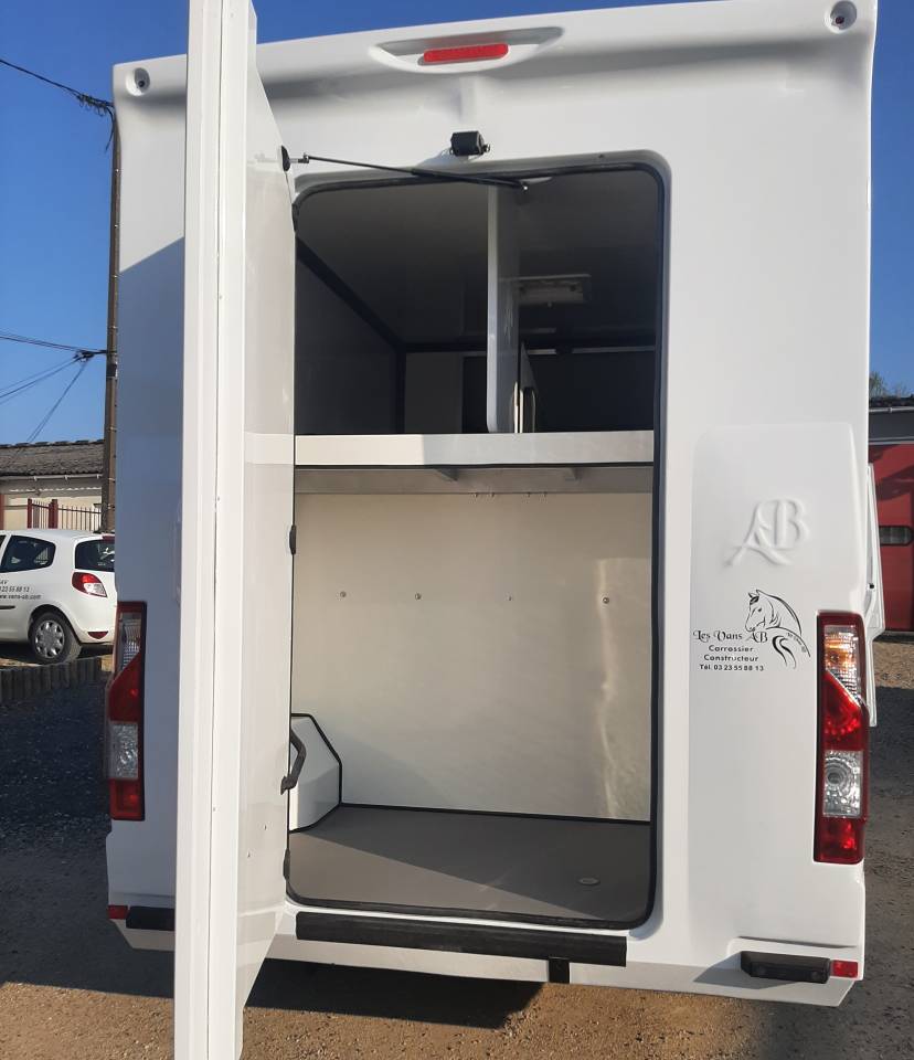 Furgoneta para caballos Renault Master 2015 De segunda mano