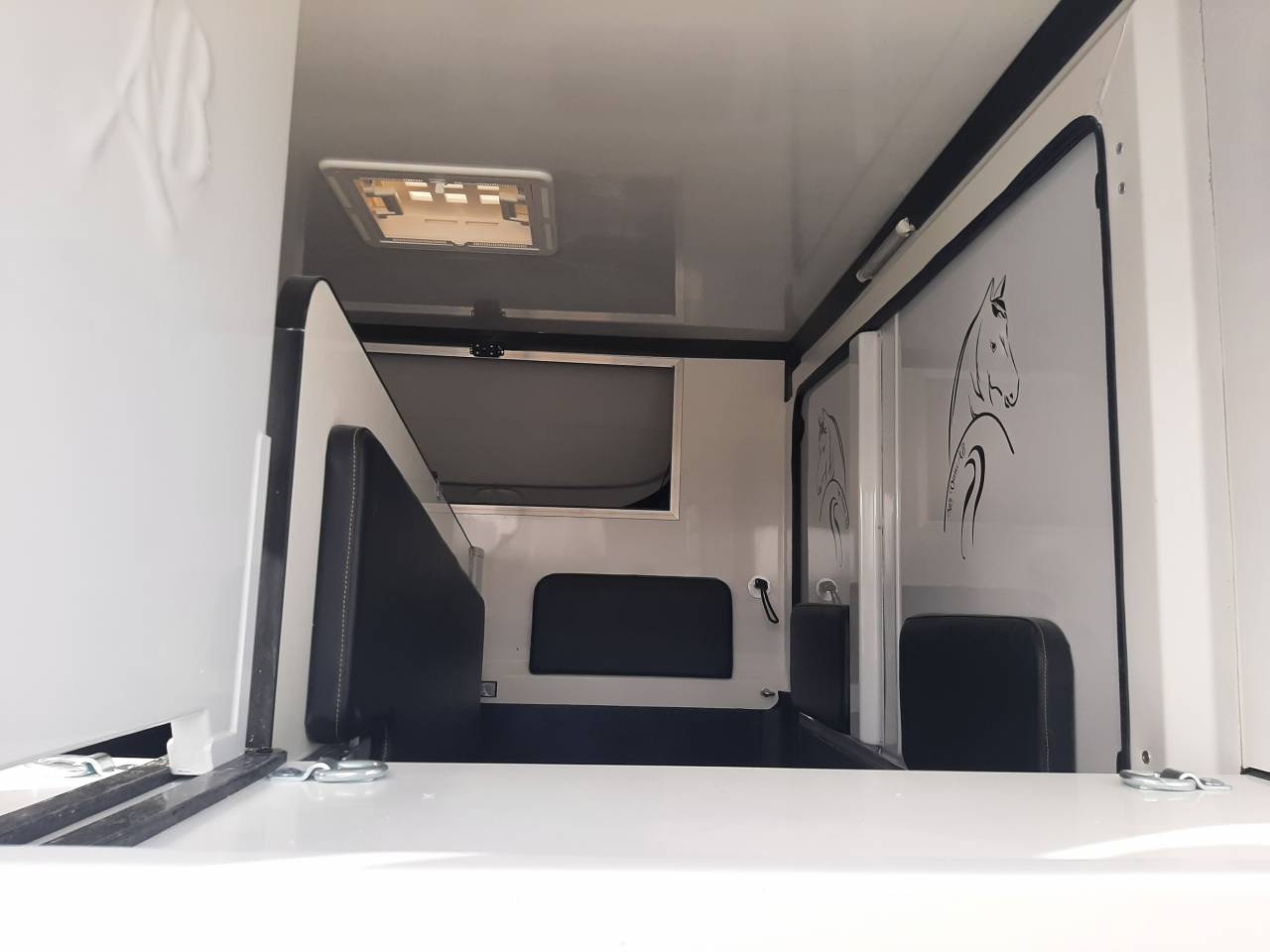 Furgoneta para caballos Renault Master 2015 De segunda mano