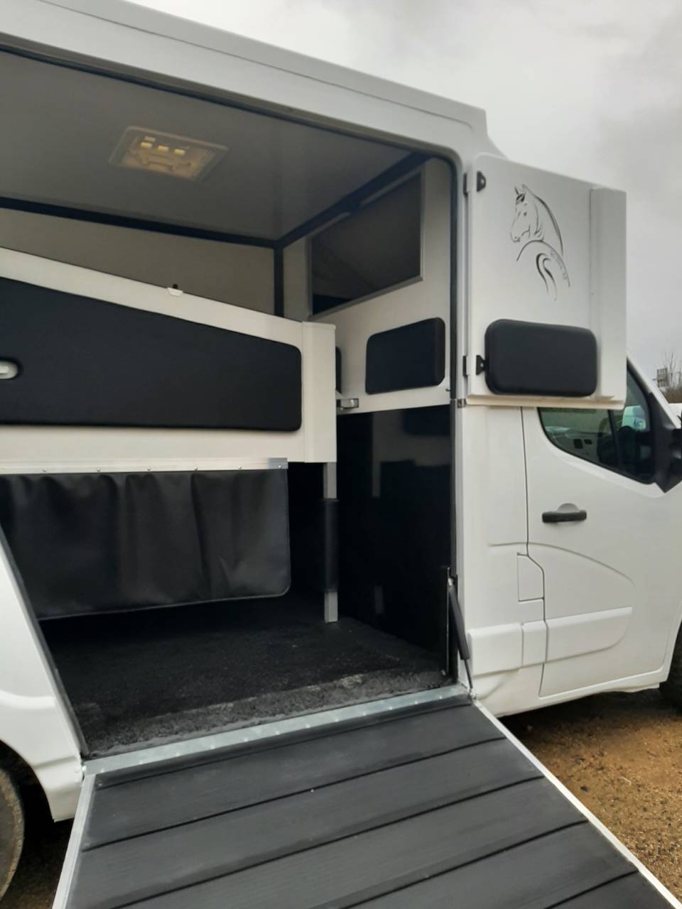 Furgoneta para caballos Renault Master 2015 De segunda mano