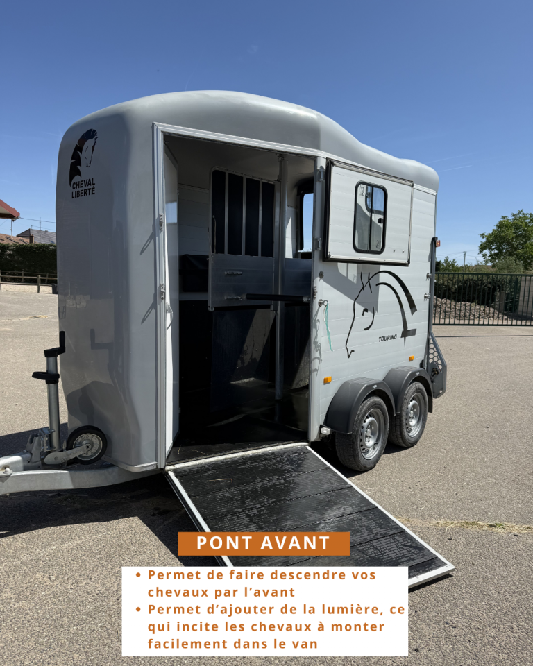 Van caballos Cheval Libert&eacute; Gold Touring Country  2 Caballos 2022 Nuevo