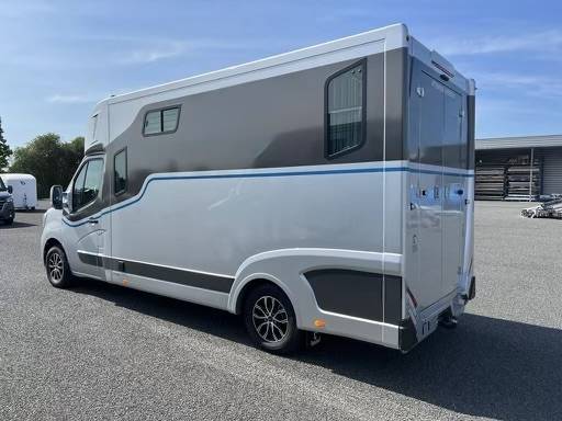 Furgoneta para caballos Theault THEAULT STALLE  renault master 2022 De segunda mano