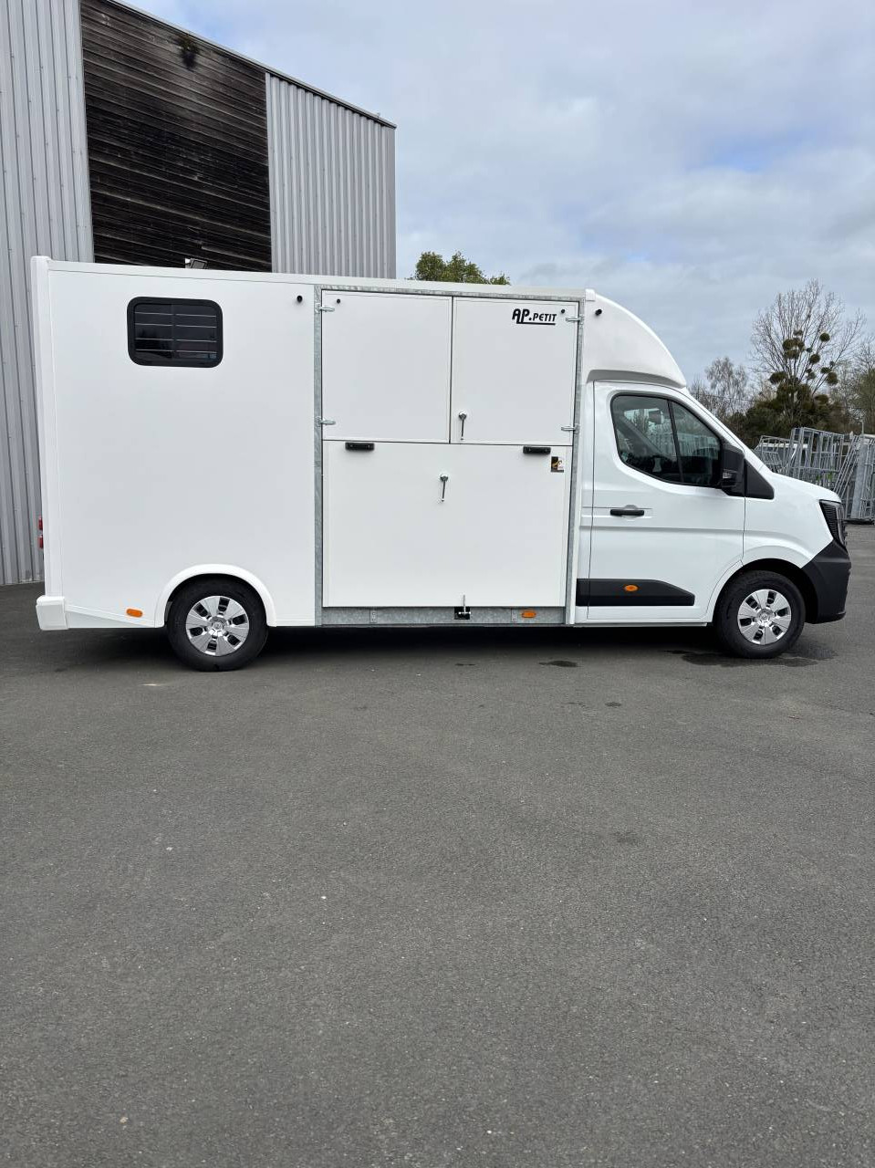 Furgoneta para caballos AP Petit Nissan Interstar L3  2026 Nuevo