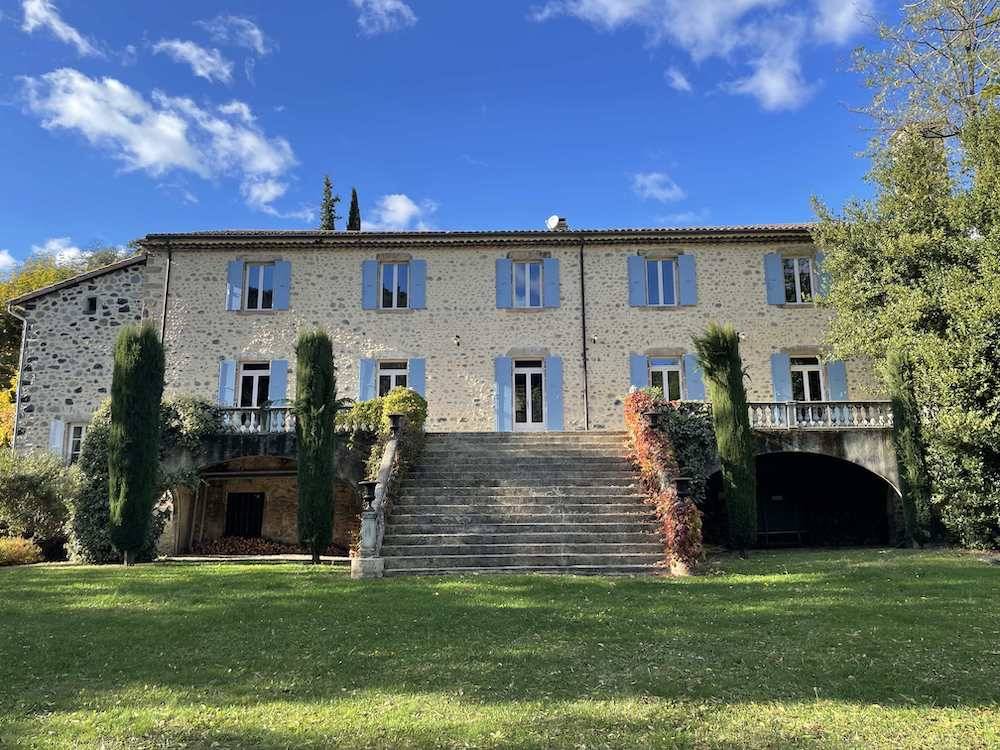Bonita residencia ecuestre En venta Ard&egrave;che
