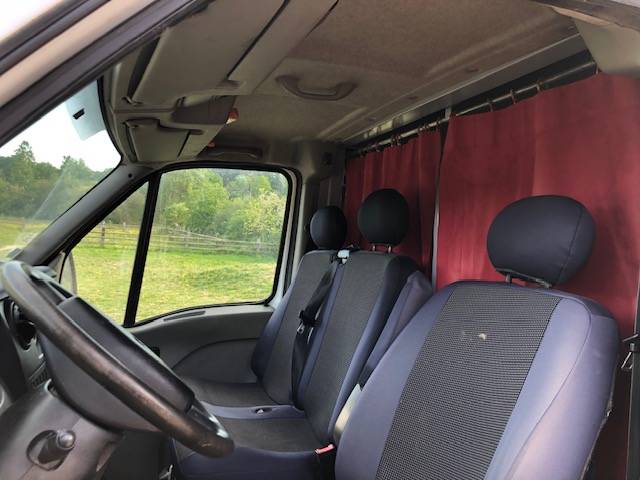 Furgoneta para caballos Renault 120D 2009 De segunda mano
