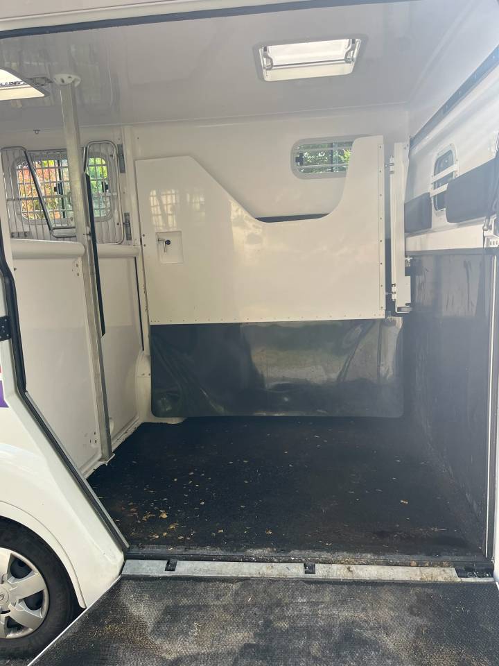 Furgoneta para caballos Barbot Interstar 2023 De segunda mano