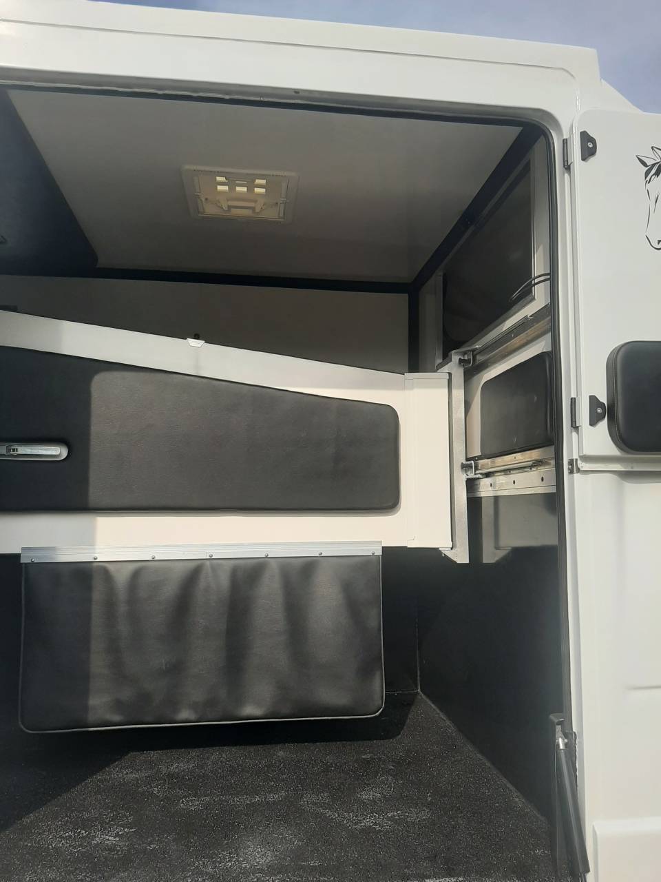 Furgoneta para caballos Renault Master 2019 De segunda mano