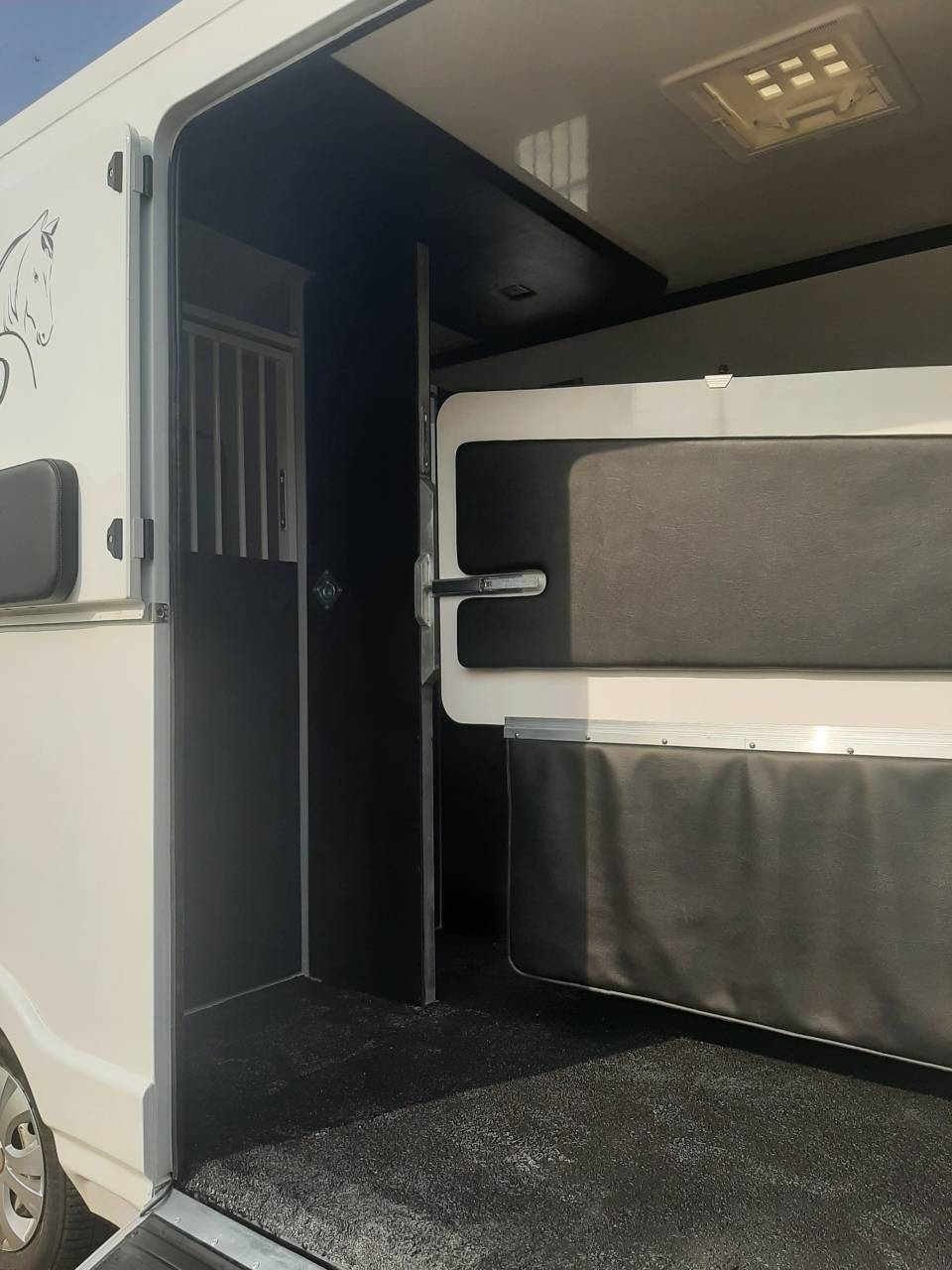Furgoneta para caballos Renault Master 2019 De segunda mano