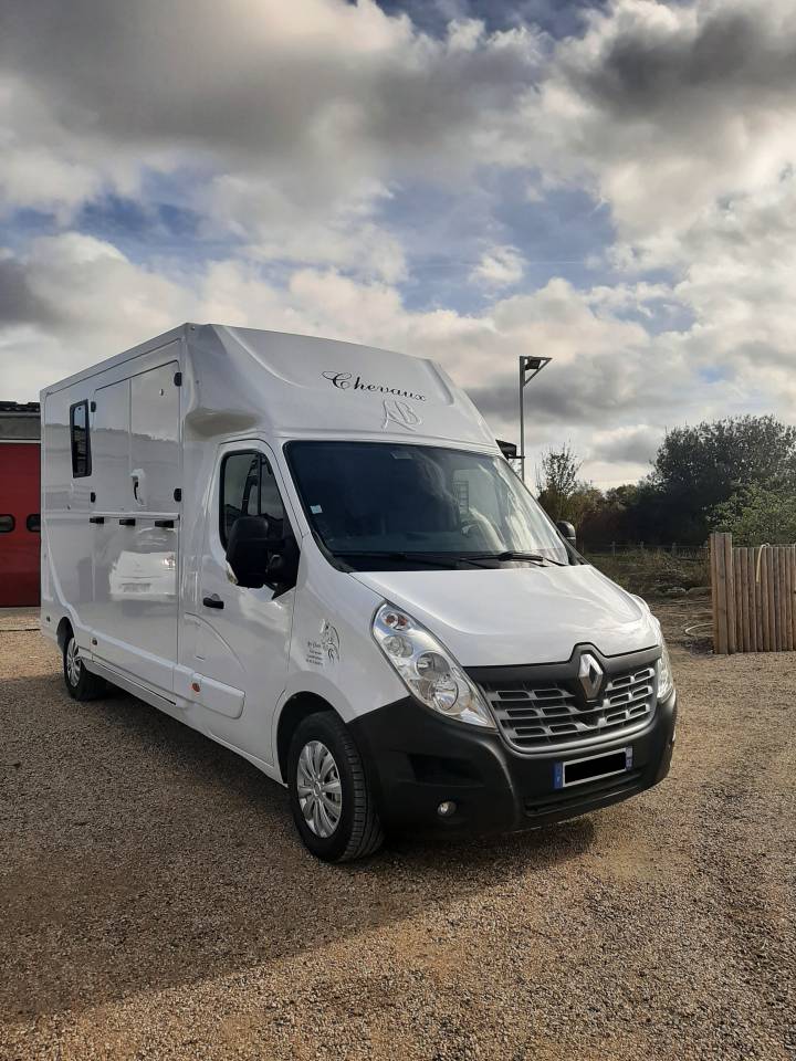 Furgoneta para caballos Renault Master 2019 De segunda mano