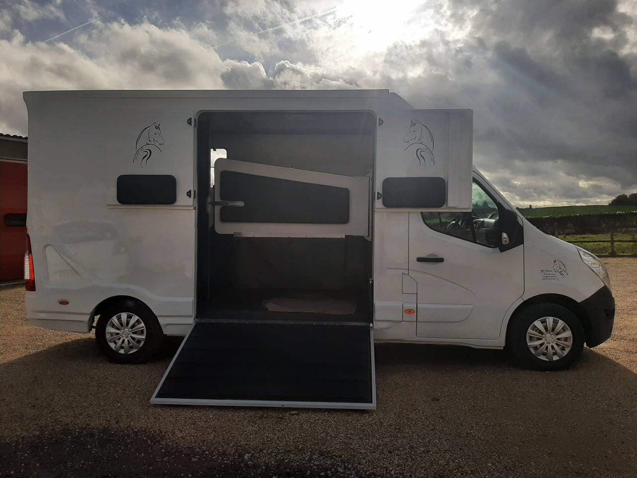 Furgoneta para caballos Renault Master 2019 De segunda mano