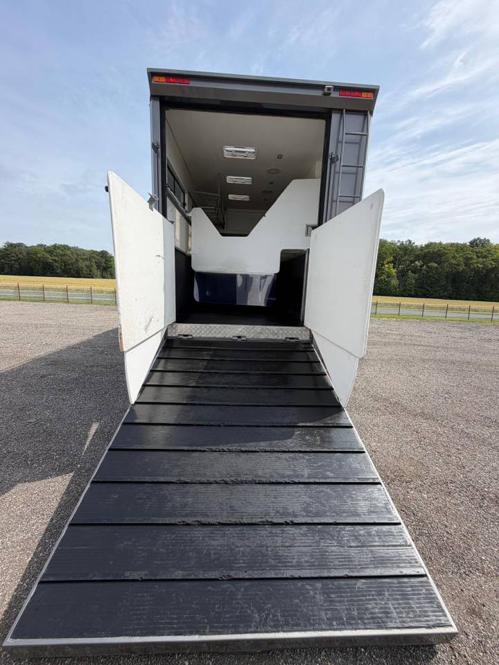 Cami&oacute;n para caballos Scania Paillard 2018 De segunda mano