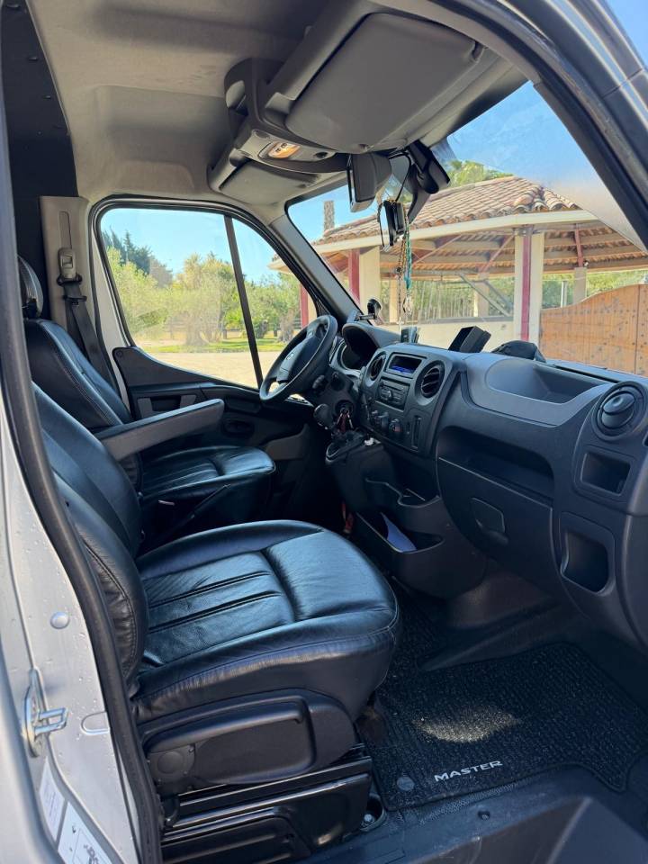 Furgoneta para caballos Renault Master 2017 De segunda mano